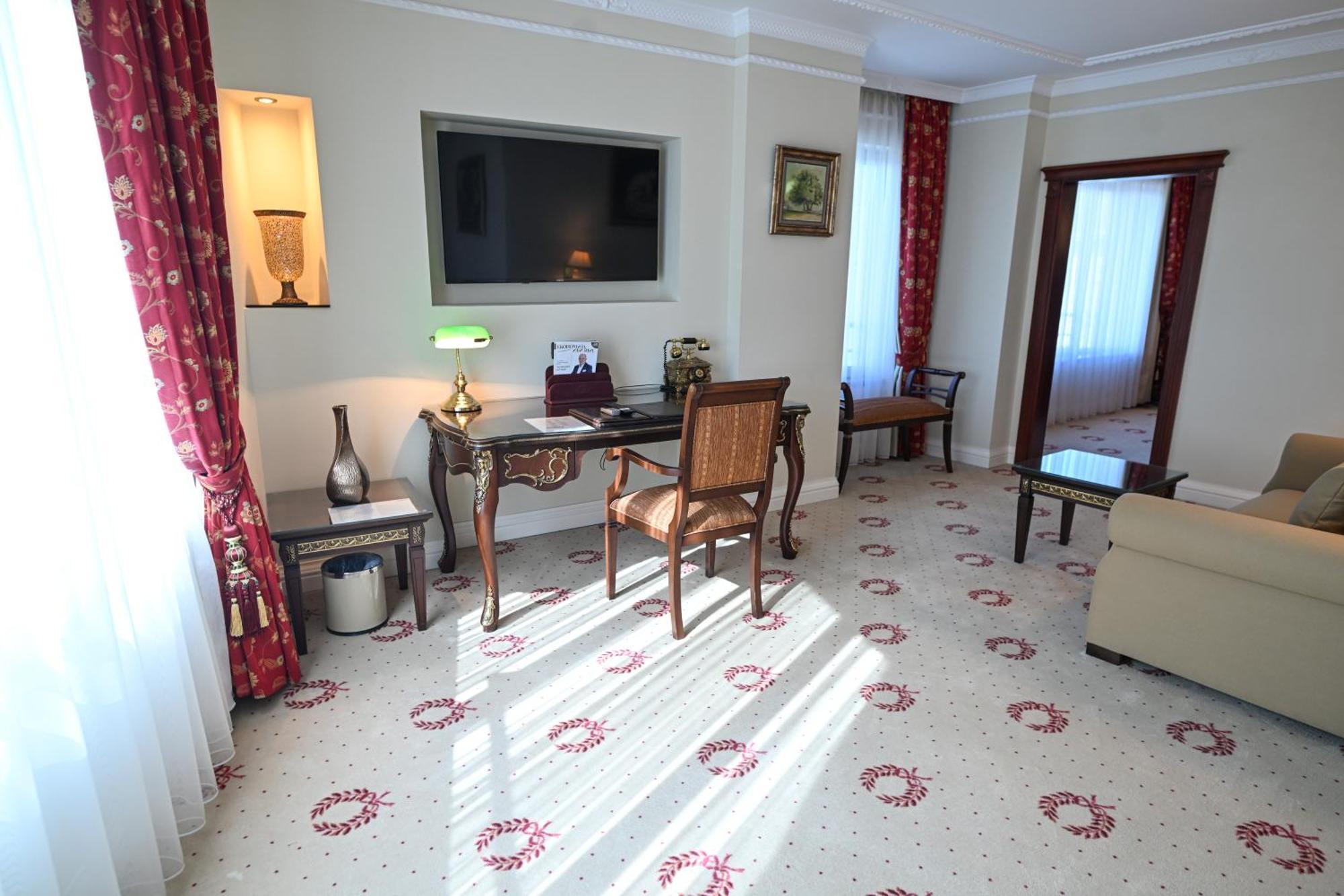 Stone Bridge Hotel Skopje Zewnętrze zdjęcie